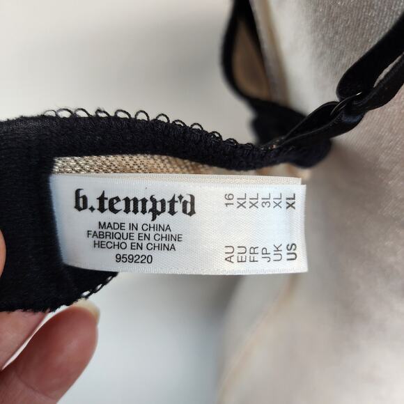 b.tempt'd Black Lace Neck Bralette Top Womens XL Cap Sleeve Built In Bra Sultry - Picture 10 of 12